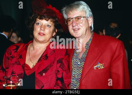 Filmproduzentin Regina Ziegler mit Regisseur und Ehemann Wolf Gremm, bei einer Veranstaltung, circa 1994. Foto Stock