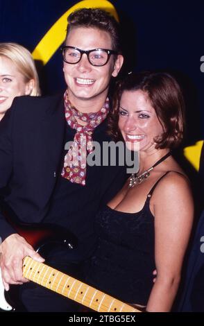 Schauspieler und Musiker Fabian Harloff, Spielt im Musical Buddy, ad Amburgo, 1994, Bild: Harloff mit Freundin Isabel Florido. Foto Stock