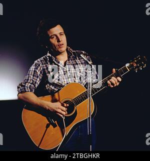 Don McLean, amerikanischer Sänger, Liedermacher und Gitarrist, TV Auftritt, Deutschland, circa 1981. Don McLean, cantautore e chitarrista americano, performance televisiva, Germania, circa 1981. Foto Stock