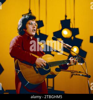 Don McLean, amerikanischer Sänger, Liedermacher und Gitarrist, TV Auftritt, Deutschland, circa 1971. Don McLean, cantautore e chitarrista americano, performance televisiva, Germania, circa 1971. Foto Stock