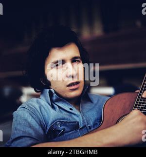 Don McLean, amerikanischer Sänger, Liedermacher und Gitarrist, TV Auftritt, Deutschland, circa 1971. Don McLean, cantautore e chitarrista americano, performance televisiva, Germania, circa 1971. Foto Stock