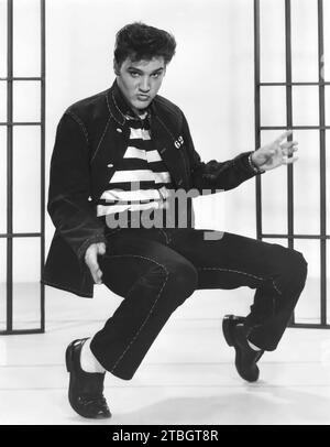 The King of Rock and Roll - Elvis Presley in "Jailhouse Rock" (MGM, 1957). Ancora foto pubblicitarie. Foto Stock