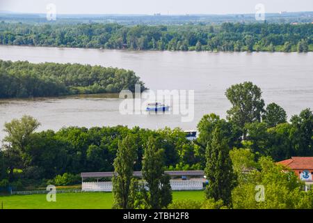 Belgrado, Serbia. 26 maggio 2019: Vista aerea della confluenza dei fiumi Danubio e Sava. Foto Stock
