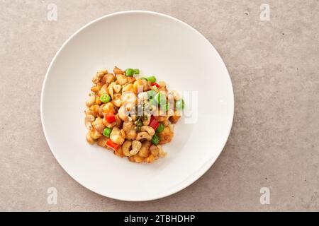 （Pollo saltato in padella ） a dadini con noci d'anacardi，pollo Kung Pao Foto Stock