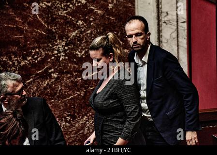 Parigi, Francia. 5 dicembre 2023. © Antonin Burat/le Pictorium/MAXPPP - Parigi 05/12/2023 Les deputes 'la France insoumise' Mathilde Panot et Manuel Bompard, lors de la seance de questions au gouvernement du 5 dicembre 2023 a l'Assemblee nationale. Credito: MAXPPP/Alamy Live News Foto Stock