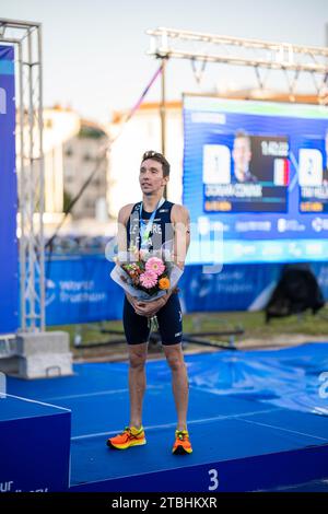 Pierre le Corre alla cerimonia di premiazione a Pontevedra nel Triathlon World Championship Series 2023. Foto Stock