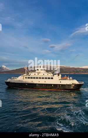 Traghetto Rodoy RO-RO/nave passeggeri, traversata Bodo da Nesna in Norvegia, Scandinavia, Europa in ottobre Foto Stock