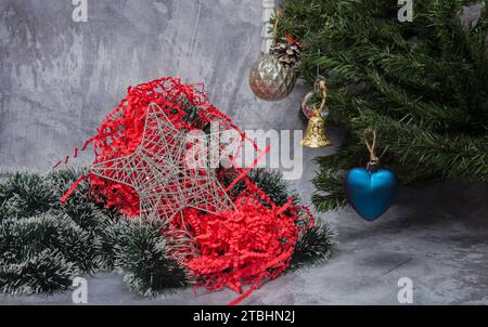 Cima a stella metallizzata dell'albero di natale, realizzata con decorazione ad albero in metallo argento wire.christmas Foto Stock