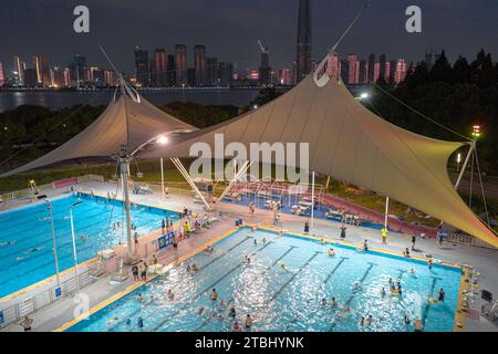 Una vista panoramica della piscina di Hankou Jiangtan a Wuhan, Cina Foto Stock