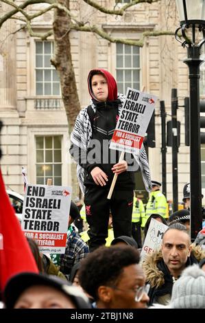 Londra, Regno Unito. London School & uni un giorno sciopero, studenti di massa abbandonarono la Palestina chiedendo un cessate il fuoco ora. Whitehall opposite10 Downing Street. Crediti: michael melia/Alamy Live News Foto Stock