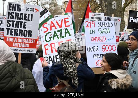 Londra, Regno Unito. London School & uni un giorno sciopero, studenti di massa abbandonarono la Palestina chiedendo un cessate il fuoco ora. Whitehall opposite10 Downing Street. Crediti: michael melia/Alamy Live News Foto Stock