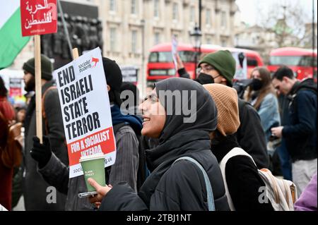 Londra, Regno Unito. London School & uni un giorno sciopero, studenti di massa abbandonarono la Palestina chiedendo un cessate il fuoco ora. Whitehall opposite10 Downing Street. Crediti: michael melia/Alamy Live News Foto Stock