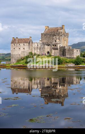 Eilean Donan Castle vicino a Dornie in Scozia, Regno Unito Foto Stock