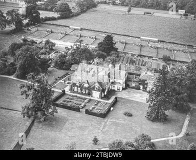 Veduta aerea della Moles Farm House e della sua tenuta vicino a Ware, Herts. preso nel 1938 Foto Stock