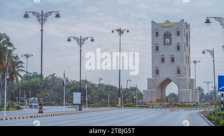 Salalah, Sultanato dell'Oman - 20 novembre 2023: Torre dell'orologio di Salalah Foto Stock