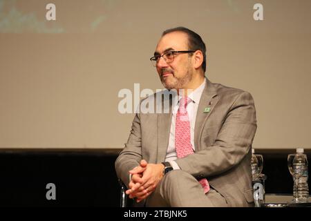 Rio De Janeiro, Brasile. 6 dicembre 2023. Sergio Díaz-Granados, presidente della Banca di sviluppo dell'America Latina e dei Caraibi - CAF, durante la firma dei contratti di raccolta fondi tra BNDES e NDB per progetti infrastrutturali sostenibili e mitigazione e adattamento ai cambiamenti climatici, presso la sede centrale della BNDES, nel centro di Rio de Janeiro, questo mercoledì 6 crediti: Brazil Photo Press/Alamy Live News Foto Stock