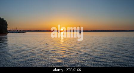 Alba a Malerwinkel, Chiemsee, Chiemgau, Baviera, Germania, Europa Foto Stock
