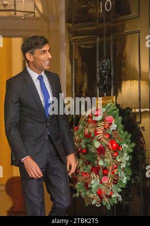 Londra, Inghilterra, Regno Unito. 7 dicembre 2023. Il primo ministro britannico RISHI SUNAK dà il benvenuto alla controparte olandese Mark Rutte al numero 10 di Downing Street. (Immagine di credito: © Tayfun salci/ZUMA Press Wire) SOLO USO EDITORIALE! Non per USO commerciale! Foto Stock