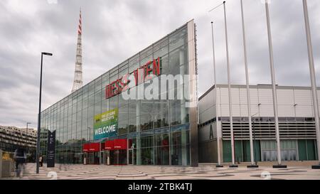 Centro congressi esposizioni messe Wien, esterno di un edificio in vetro. Vienna, Austria - 25 settembre 2023. Foto Stock