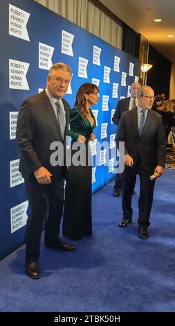 Midtown Hilton Hotel, 1335 6th Ave, New York, NY 10019 USA. 6 dicembre 2023. Alec Baldwin sul Red Carpet al gala dei diritti umani "Ripple of Hope" del RFK 2023. Credito: ©Julia Mineeva/EGBN TV News/Alamy Live News Foto Stock