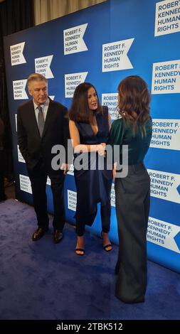 Midtown Hilton Hotel, 1335 6th Ave, New York, NY 10019 USA. 6 dicembre 2023. Alec Baldwin sul Red Carpet al gala dei diritti umani "Ripple of Hope" del RFK 2023. Credito: ©Julia Mineeva/EGBN TV News/Alamy Live News Foto Stock