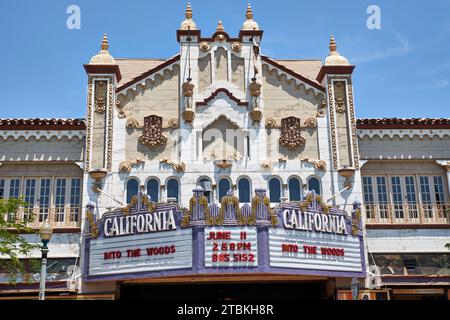 San Bernardino, California, USA. 2 giugno 2016. Il California Theatre for the Performing Arts ha aperto nel 1928. Ha ancora l'organo a canne Wurlitzer originale. I registi avrebbero testato film su schermo qui come King Kong e il mago di Oz negli anni '1930 Will Rogers ha dato la sua ultima esibizione qui nel 1935, venendo ucciso in un incidente aereo. (Immagine di credito: © Ian L. Sitren/ZUMA Press Wire) SOLO USO EDITORIALE! Non per USO commerciale! Foto Stock