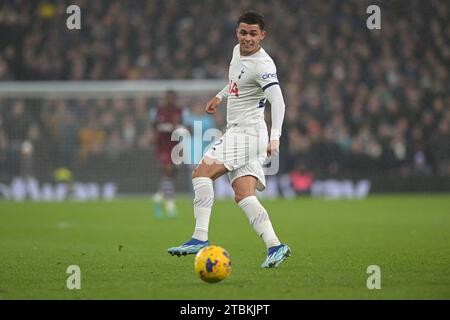 Londra, Regno Unito. 6 dicembre 2023. Pedro Porro del Tottenham Hotspur durante la partita Spurs vs West Ham Utd Premier League al Tottenham Hotspur Stadium di Londra. Crediti: MARTIN DALTON/Alamy Live News Foto Stock