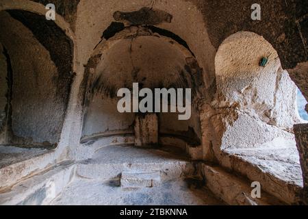 All'interno del monastero grotta di Vardzia in Georgia. Foto Stock