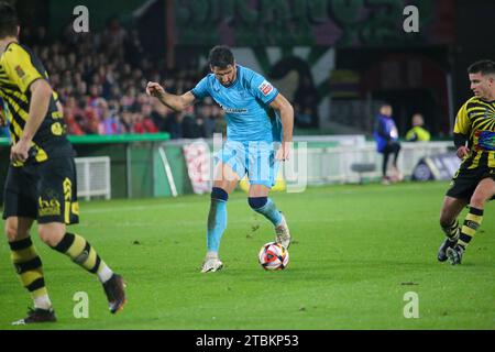 Santander, Spagna, 07 dicembre 2023: Giocatore dell'Athletic Club, Raul Garcia (22) con la palla durante il secondo turno della SM El Rey Cup 2023-24 tra CD Cayon e Athletic Club, il 07 dicembre 2023, presso i campi sportivi El Sardinero, a Santander, in Spagna. Credito: Alberto Brevers / Alamy Live News. Foto Stock