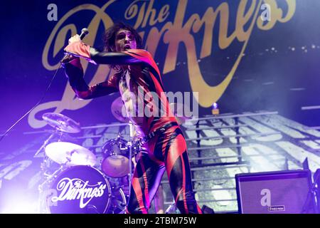 Newcastle, UK - la band Darkness si esibisce all'o2 City Hall, Newcastle, 7 dicembre 2023 come parte del loro Permission to Land 20th Anniversary Tour. Foto Stock