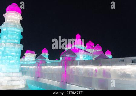 1 gennaio 2022, HARBIN, CINA. Harbin International Ice and Snow Sculpture Festival è un festival invernale annuale che si svolge ad Harbin. E' il Th Foto Stock