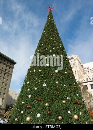 Albero di Natale decorato a Union Square, San Francisco, California Foto Stock