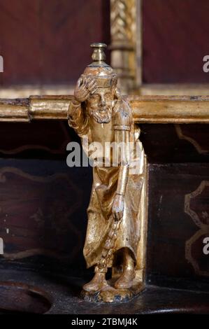 Vista interna, dettaglio, bancarelle del coro, Igreja de Santa Cruz, Coimbra, Portogallo Foto Stock