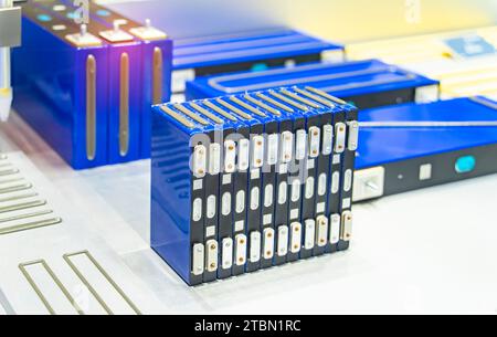 modulo pacco batterie al litio con bms disponibile per auto elettriche o centrale di stoccaggio Foto Stock