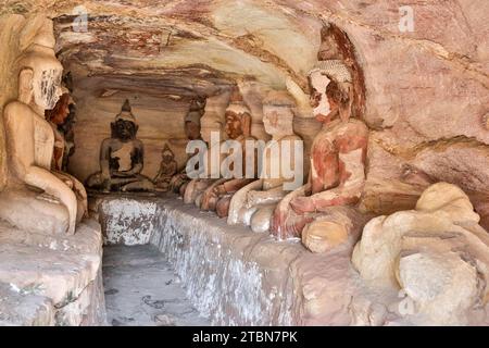 Il complesso delle grotte buddiste Phowintaung (ဖိုလ်ဝင်တောင်), vicino a Monywa, Myanmar, le grotte di Shweba Taung, Pho Win Taung, Foto Stock