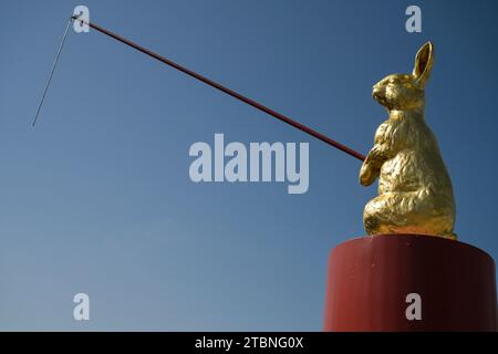 Goldener Hase von Heinrich Brummack, Inselspitze, Heilbronn, Baden-Württemberg, Deutschland Foto Stock