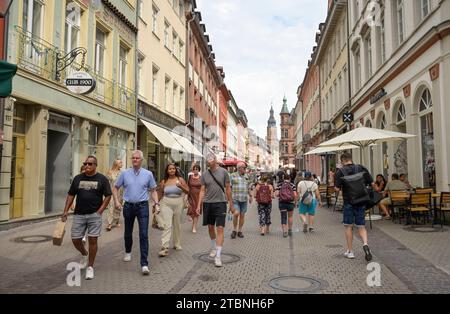 Touristen, Passanten, Fußgängerzone, Einkaufstraße, Hauptstraße, Heidelberg, Baden-Württemberg, Deutschland Foto Stock