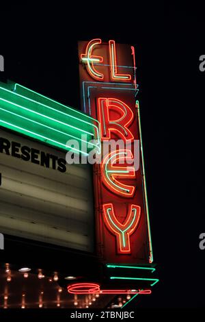 L'insegna Neon del teatro El Rey di notte a Los Angeles Foto Stock