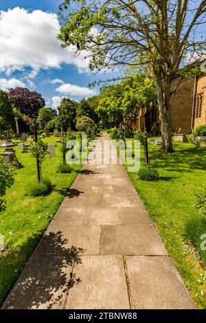 Vista esterna della chiesa di St Peter & St Paul Abington a Northampton, Inghilterra, Regno Unito Foto Stock
