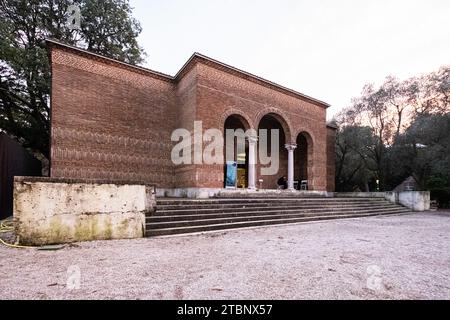 Venezia, Italia. 16 novembre 2023. Una visione generale del padiglione greco alla 18a Mostra Internazionale di architettura della Biennale di Venezia presso l'area Giardini di Venezia, Italia. (Foto di Alberto Gardin/SOPA Images/Sipa USA) credito: SIPA USA/Alamy Live News Foto Stock