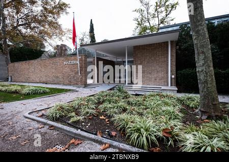 Venezia, Italia. 16 novembre 2023. Una visione generale del padiglione svizzero alla 18a Mostra Internazionale di architettura della Biennale di Venezia presso l'area Giardini di Venezia, Italia. Credito: SOPA Images Limited/Alamy Live News Foto Stock