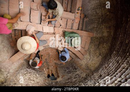 Le piastrelle sono fatte a mano a Bac Son in Vietnam Foto Stock