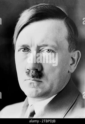 Un ritratto di Adolf Hitler (1889-1945), il leader nazista e dittatore tedesco. anni '1930 Foto Stock