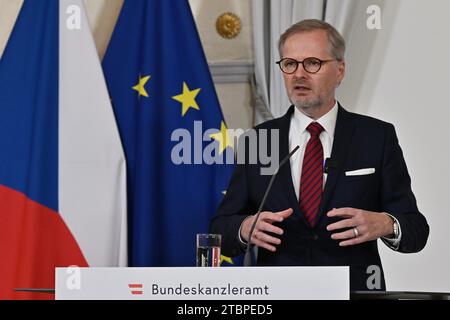 Il primo ministro ceco Petr fiala interviene durante la conferenza stampa dopo i colloqui con il Cancelliere austriaco Karl Nehammer, sulla migrazione attuale Foto Stock