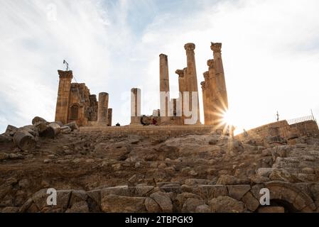 Jerash in Giordania fu fondata nel II secolo a.C. ma decollò sotto il dominio romano. È una delle città romane meglio conservate al mondo Foto Stock