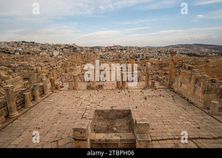 Jerash in Giordania fu fondata nel II secolo a.C. ma decollò sotto il dominio romano. È una delle città romane meglio conservate al mondo Foto Stock