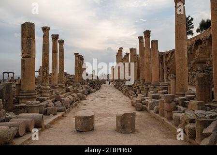 Jerash in Giordania fu fondata nel II secolo a.C. ma decollò sotto il dominio romano. È una delle città romane meglio conservate al mondo Foto Stock