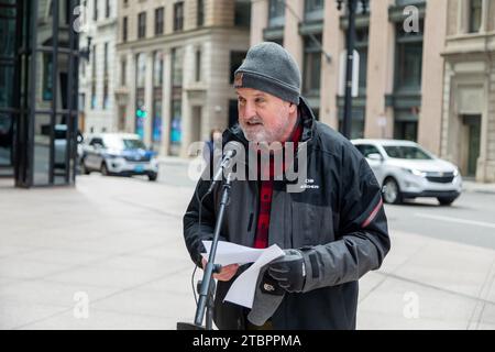 7 dicembre 2023. Boston, ma. I manifestanti si riuniscono al 53 degli uffici di State Street di Jeffrey Leerink, autista chiave del controverso hangar privato Foto Stock