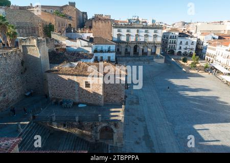 Vista dalla torre di Bujaco al Paza Mayor di Cáceres Extremadura, Spagna. Foto Stock