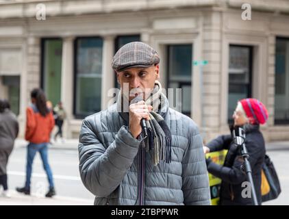 7 dicembre 2023. Boston, ma. I manifestanti si riuniscono al 53 degli uffici di State Street di Jeffrey Leerink, autista chiave del controverso hangar privato Foto Stock